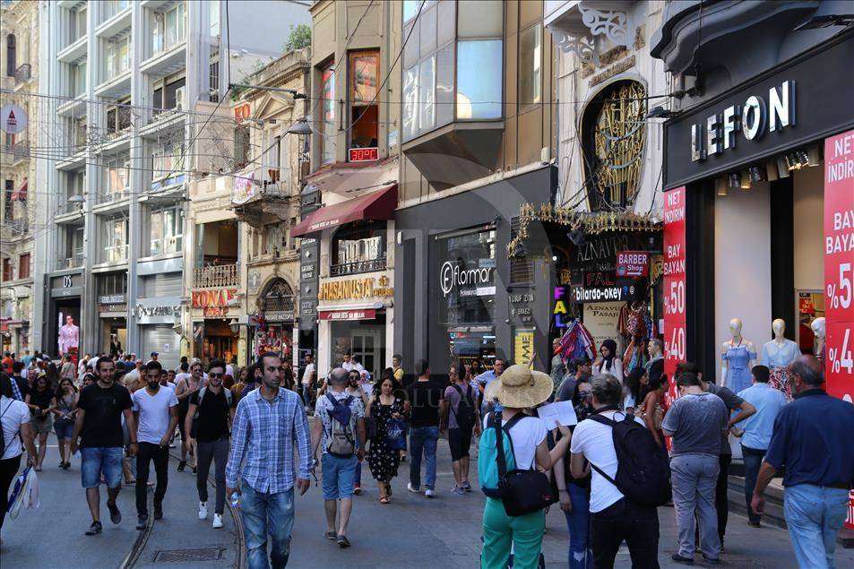 Beyoğlu'nun ismindeki "Bey" ve "Oğlu" Kim? 25